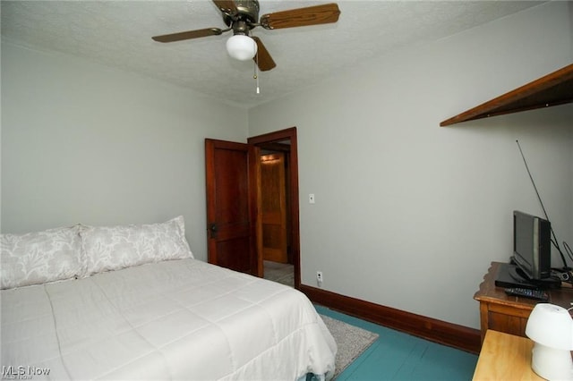 bedroom featuring ceiling fan