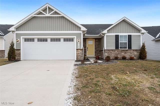 craftsman house featuring a front yard and a garage