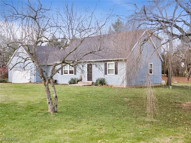 view of front facade with a front yard