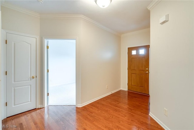 foyer entrance featuring light hardwood / wood-style flooring and crown molding