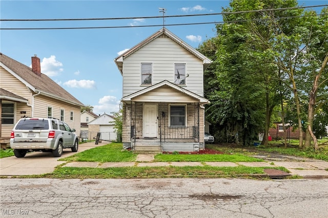 view of front facade featuring a front yard