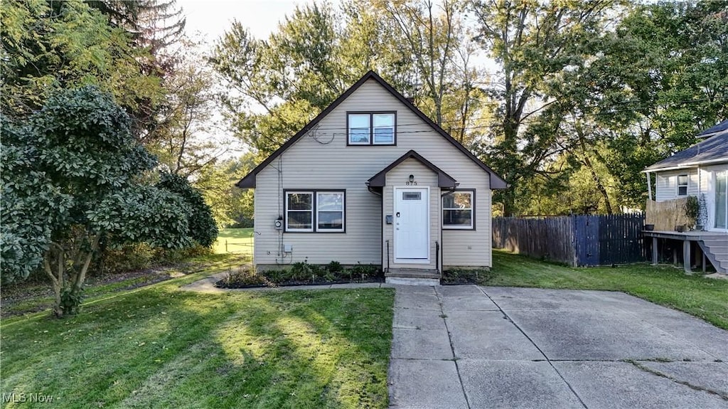 view of front of house with a front yard