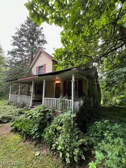 view of front of house with a porch