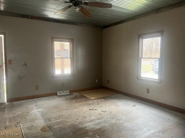 unfurnished room with ceiling fan