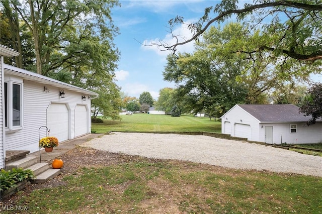 view of yard featuring an outdoor structure and a garage