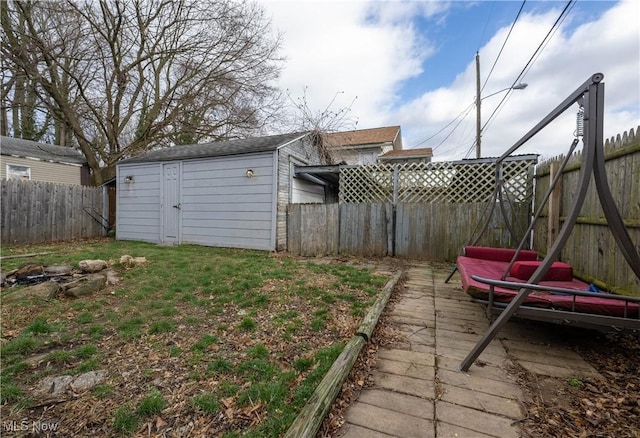 view of yard with a shed