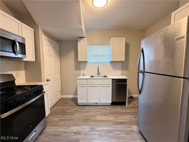 747 Brownell Ave, Lorain, OH 44052 - kitchen with backsplash, light countertops, a sink, and stainless steel appliances