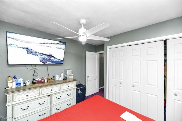 bedroom with ceiling fan and a closet