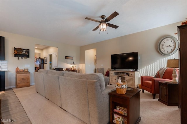 living room featuring light hardwood / wood-style floors and ceiling fan