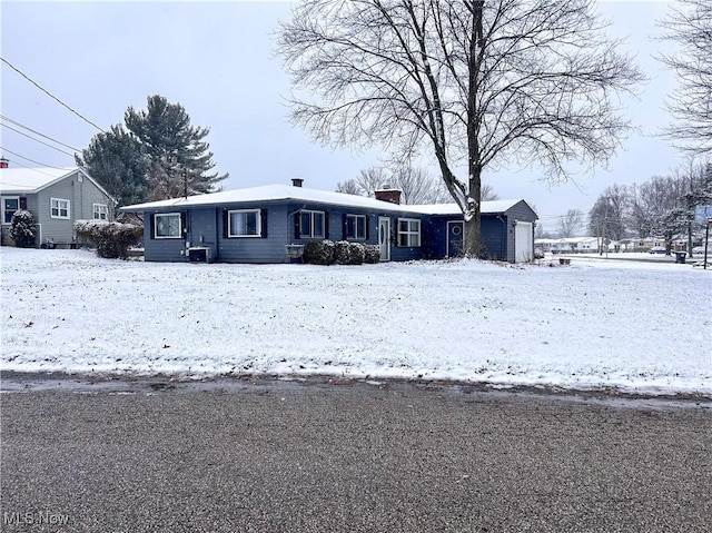 view of front facade featuring a garage