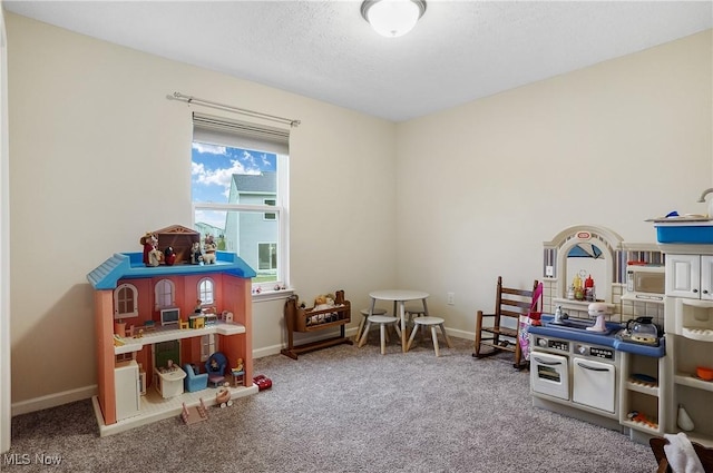 recreation room with carpet flooring