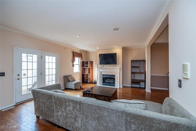 living room featuring hardwood / wood-style flooring and ornamental molding