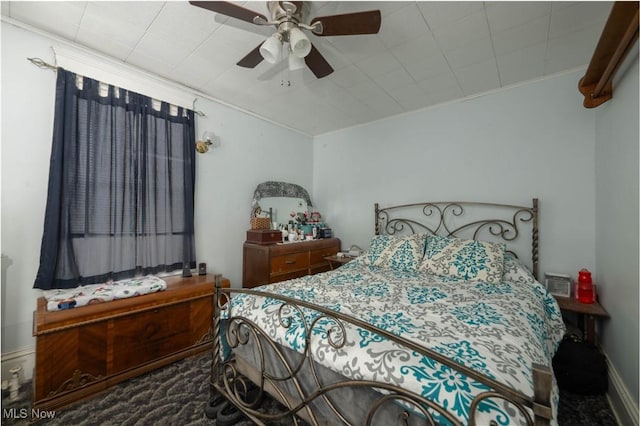 bedroom with ceiling fan