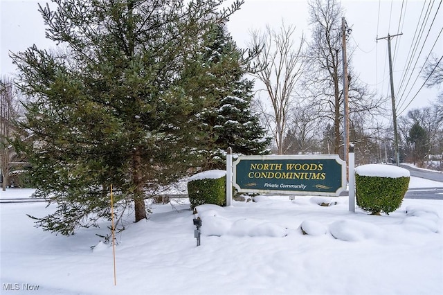 view of community / neighborhood sign