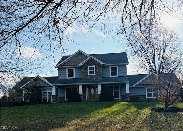 view of front of home featuring a front lawn