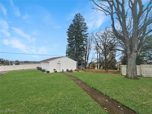 view of yard featuring a storage unit