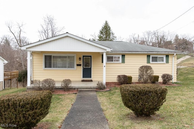 view of front of property featuring a front yard and a porch