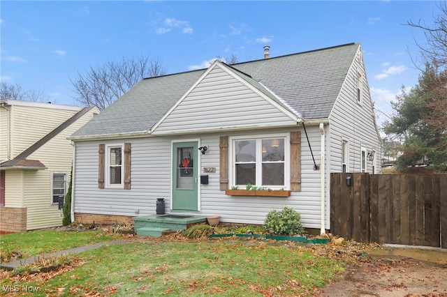 view of front of property featuring a front yard