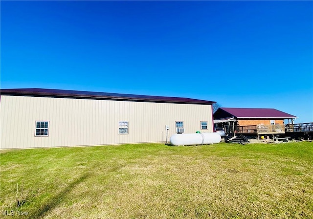 view of side of property featuring a yard