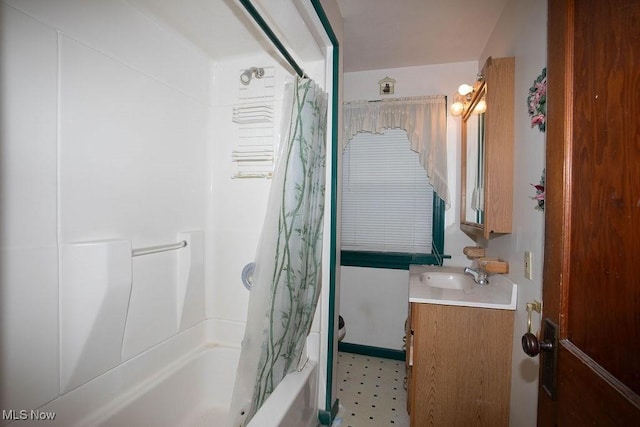 full bathroom featuring shower / bath combo with shower curtain, vanity, and toilet