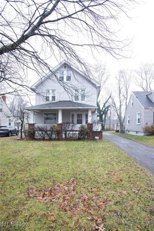 view of front of home with a porch and a front lawn