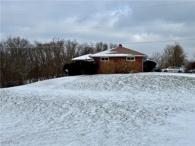 view of yard layered in snow