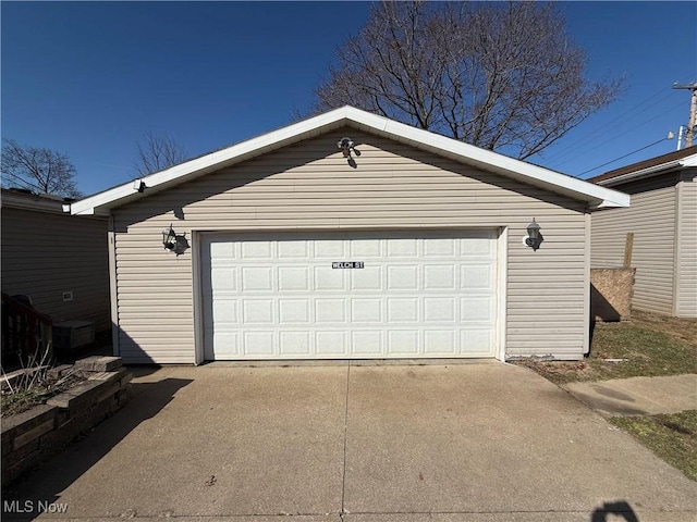 view of detached garage