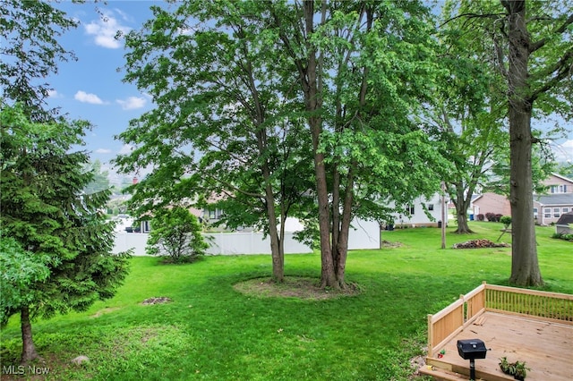 6301 Fiesta Ct, Lorain, OH 44053 - view of yard featuring a deck