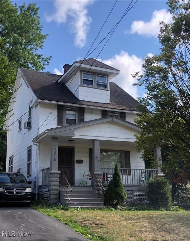 view of front of property with covered porch