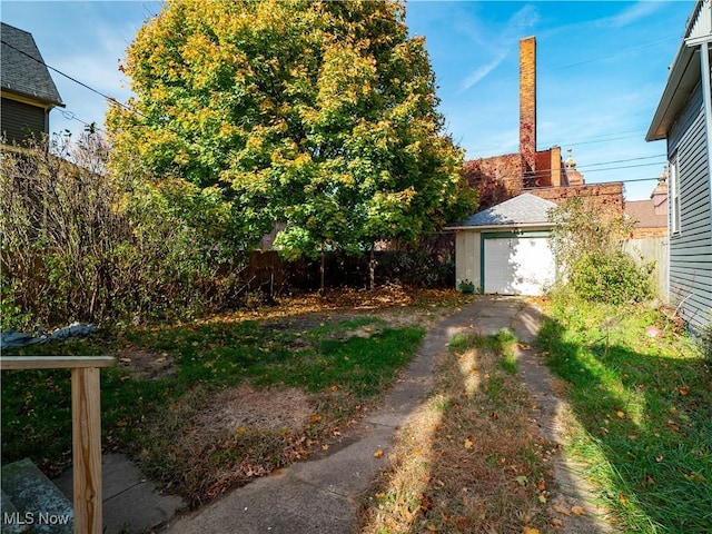 6114 W Clinton Ave, Cleveland, OH 44102 - view of yard with a garage