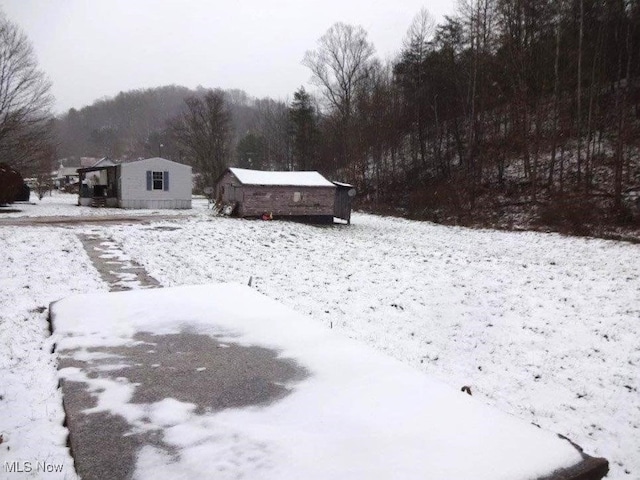 view of yard layered in snow