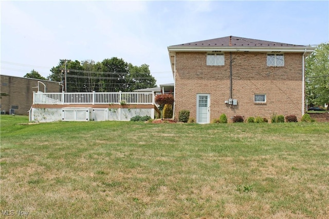 exterior space featuring a lawn