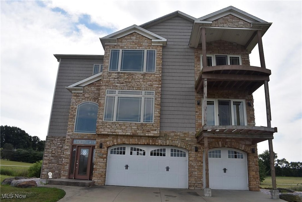 view of front of house featuring a garage