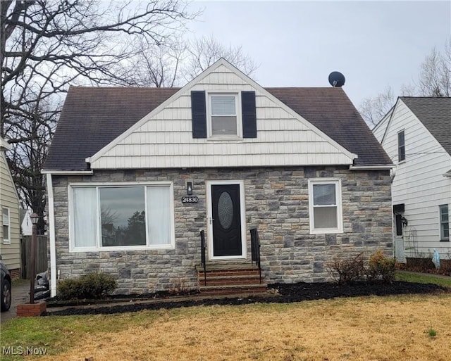 view of front of home with a front lawn