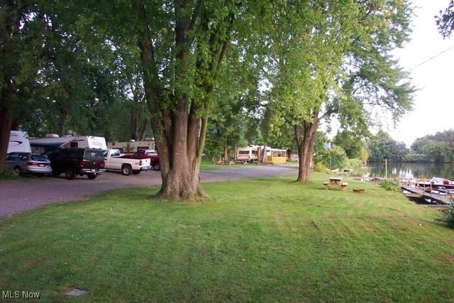 view of yard featuring a water view