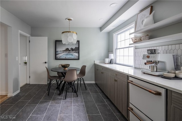 kitchen featuring pendant lighting