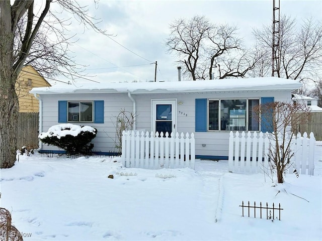 view of front of property