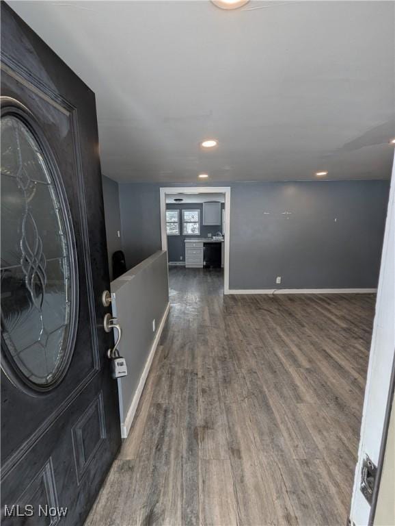 foyer with ceiling fan and dark hardwood / wood-style floors