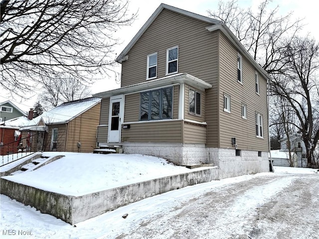 view of front of property