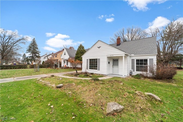 view of front of property with a front lawn