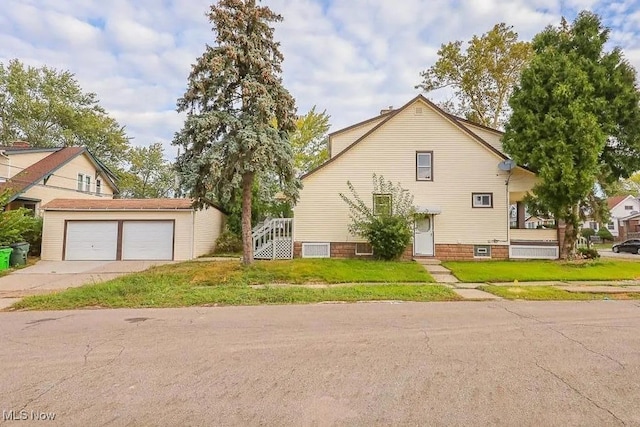 view of side of property featuring a yard