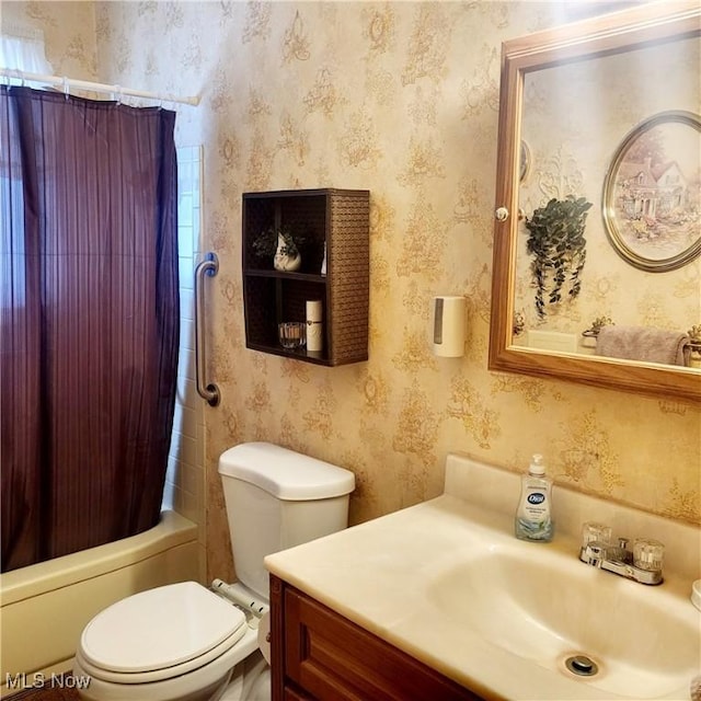 full bathroom featuring vanity, shower / tub combo with curtain, and toilet