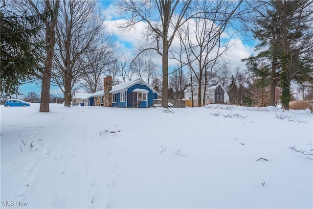 view of yard layered in snow