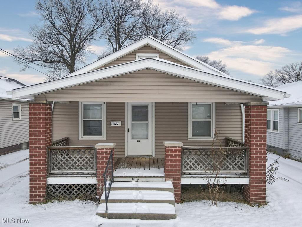 bungalow featuring covered porch