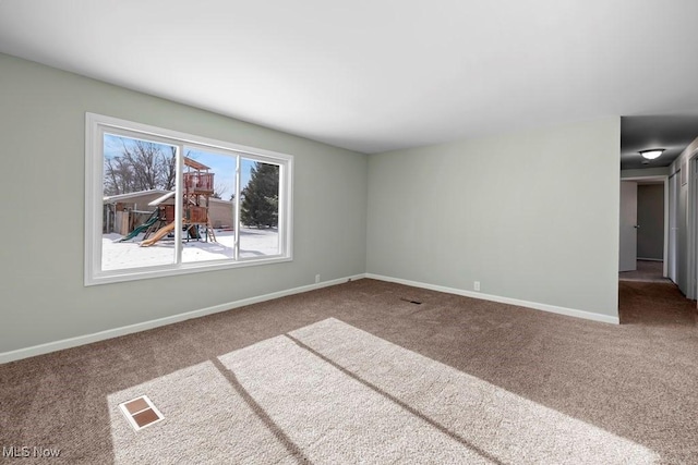 view of carpeted spare room