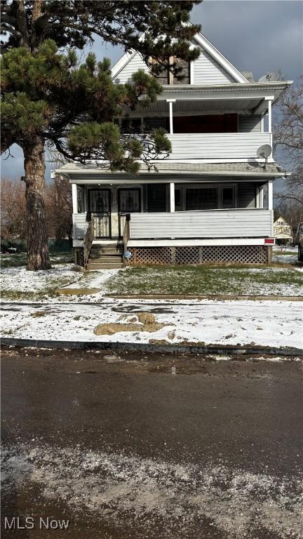 view of front of property featuring covered porch