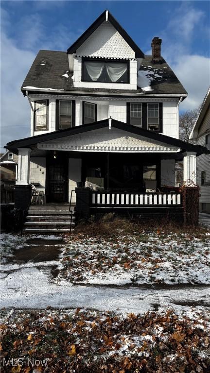 view of front facade featuring a porch