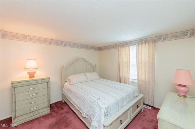 bedroom with carpet flooring