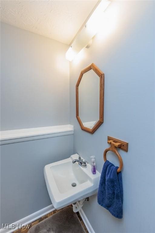 bathroom featuring sink