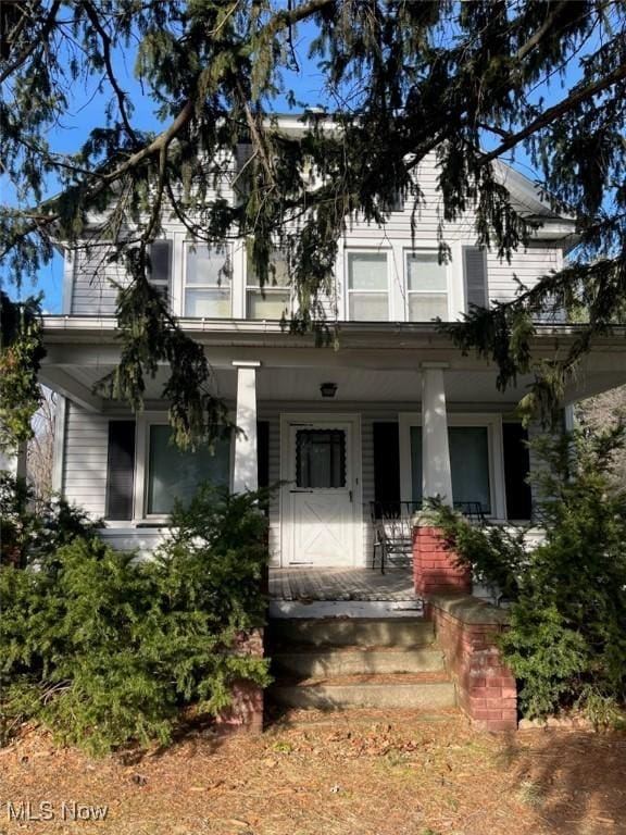 view of front facade featuring a porch